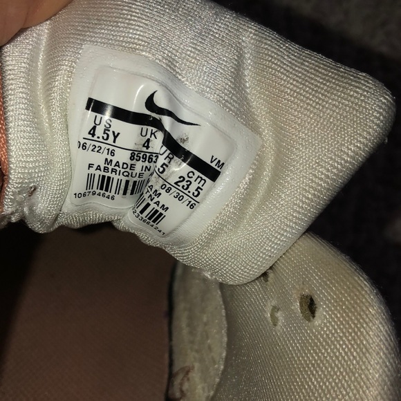 Rose Gold Nike Air Max size 4.5y fits womens 6 - Picture 7 of 10